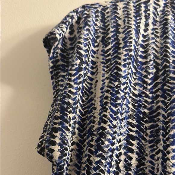 Blue and White Relaxed  Blouse - Picture 4 of 4